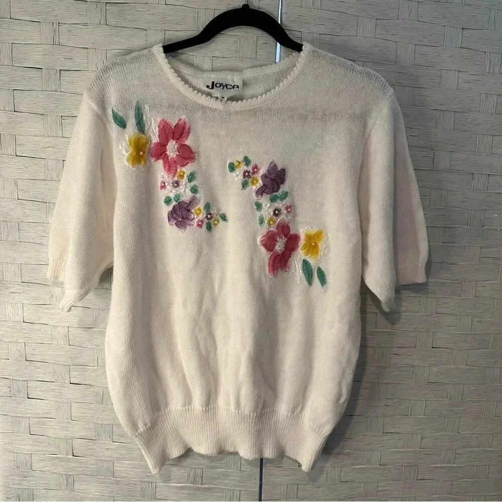Vintage Joyce spring white sweater with flowers, size‎ M and great condition